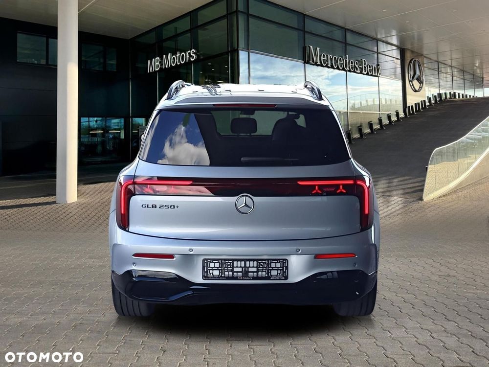 Mercedes-Benz GLB - 9