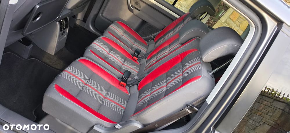 Volkswagen Touran - 19