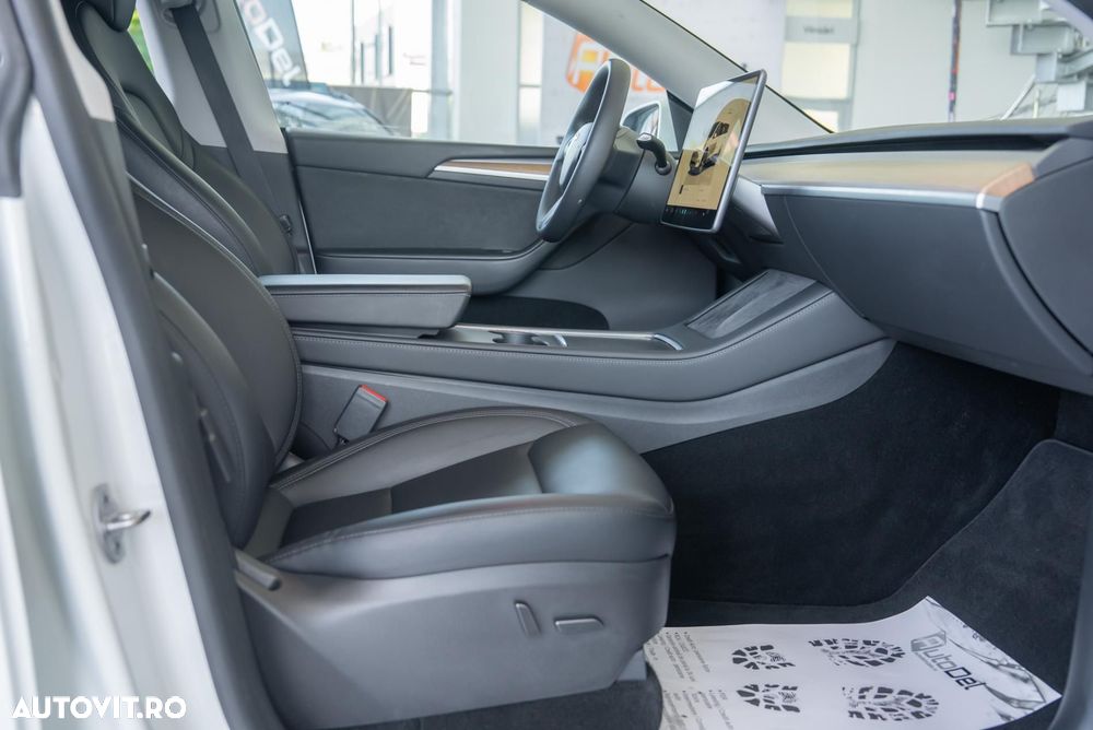 Tesla Model Y Long Range Dual Motor AWD - 19