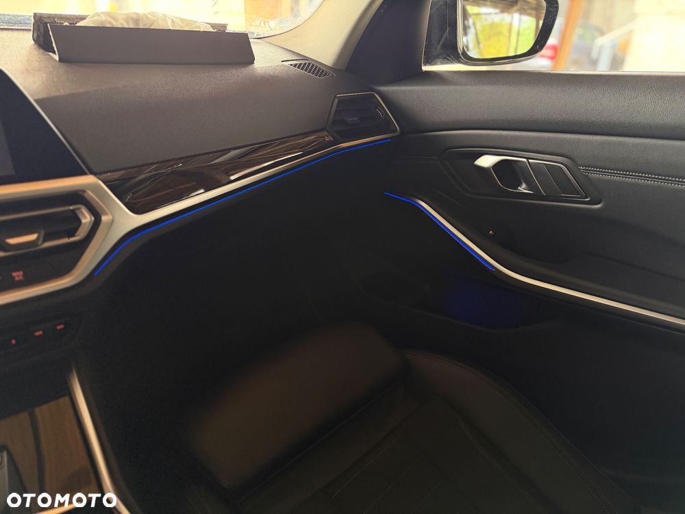BMW Seria 3 320d xDrive - 36