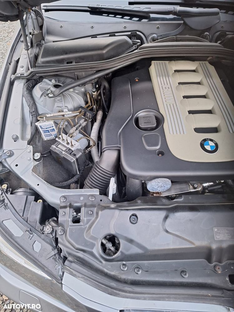 BMW Seria 5 525d Touring - 14