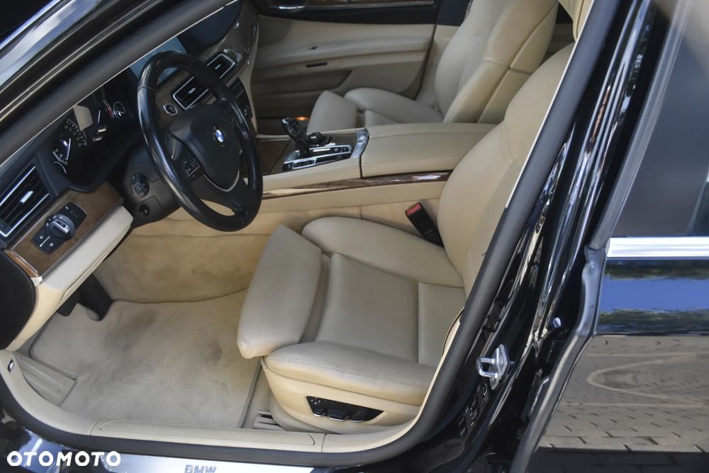BMW Seria 7 730d L - 8