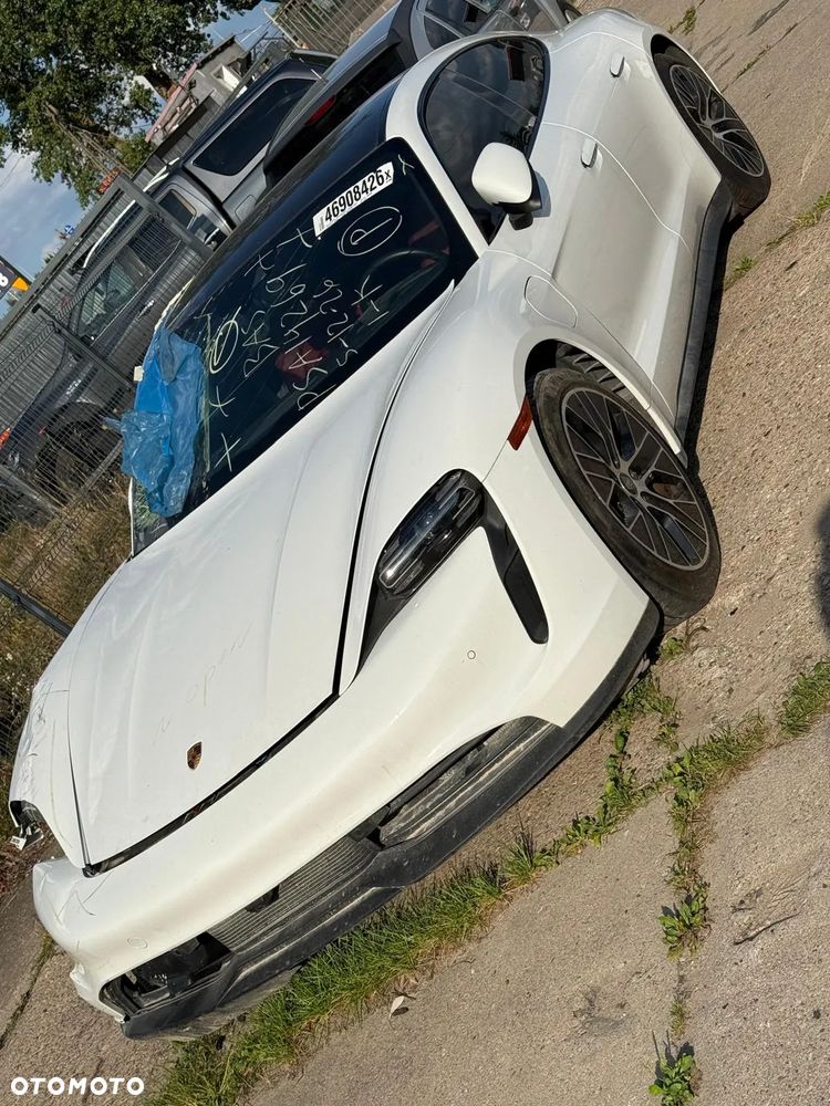 Porsche Taycan - 12
