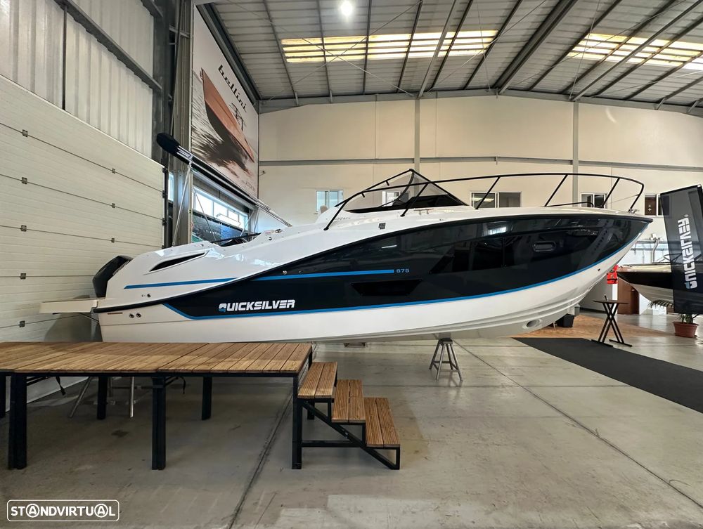 Quicksilver Activ 875 Sundeck - 4