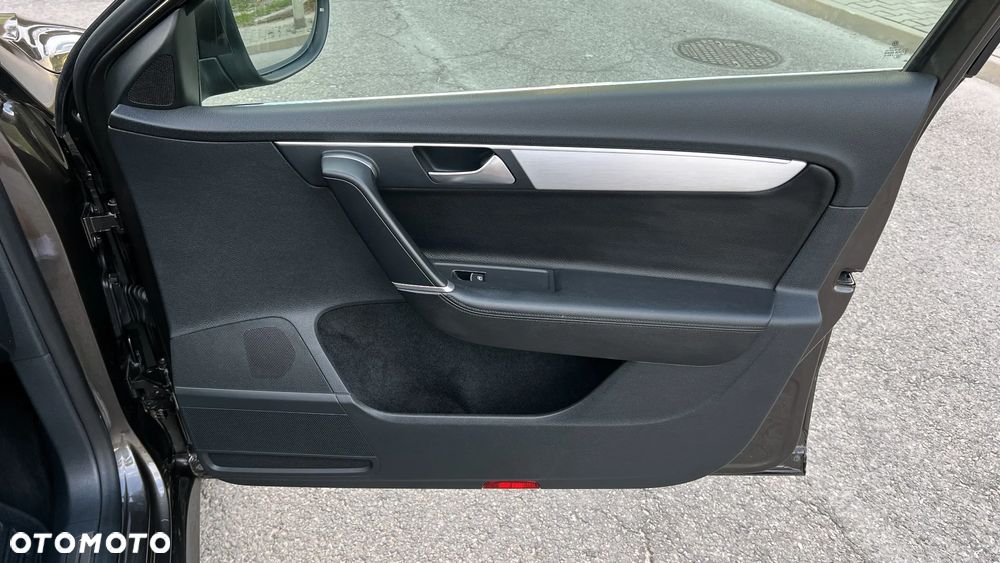 Volkswagen Passat 2.0 TDI Highline - 28