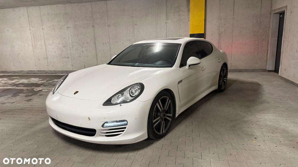 Porsche Panamera 4 PDK Platinum Edition - 1