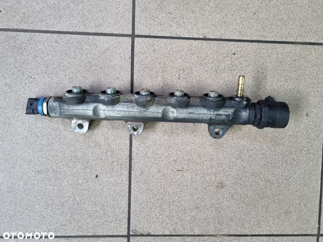 LISTWA WTRYSKOWA TRAFIC VIVARO 2.0 DCI 06-14r. - 1