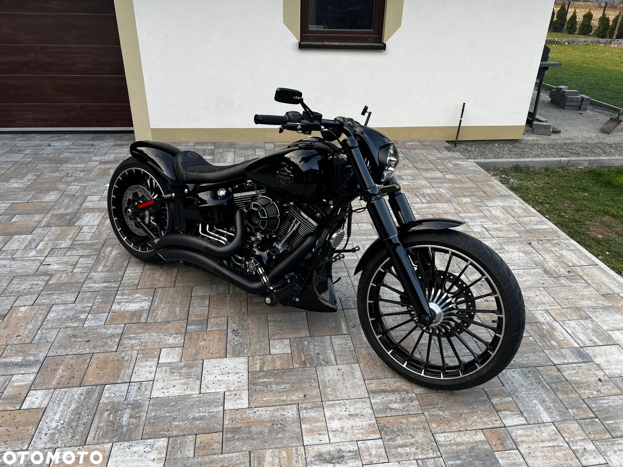Harley-Davidson Softail Breakout - 1