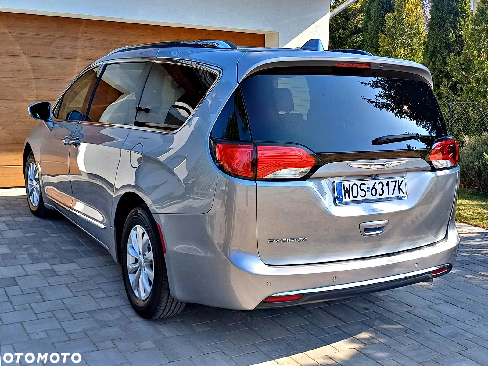 Chrysler Pacifica - 8