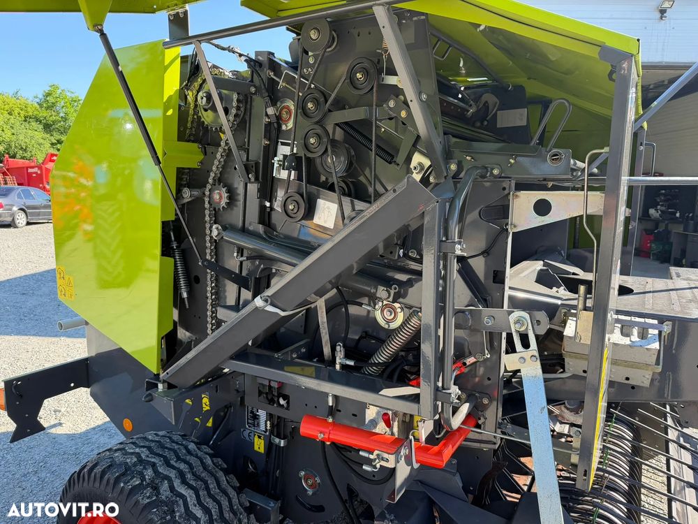 Claas Rollant 350 RC - 7