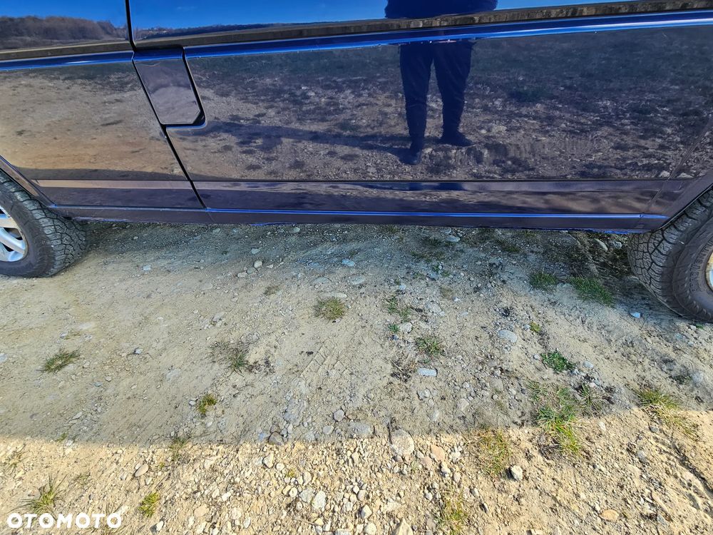 Volkswagen Caravelle - 10