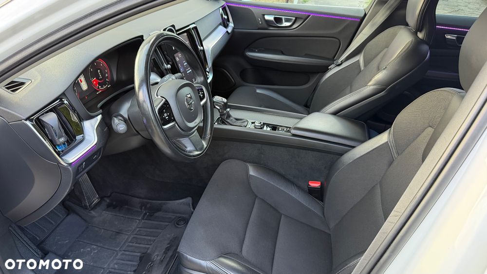 Volvo V60 D4 AWD Momentum Pro - 13