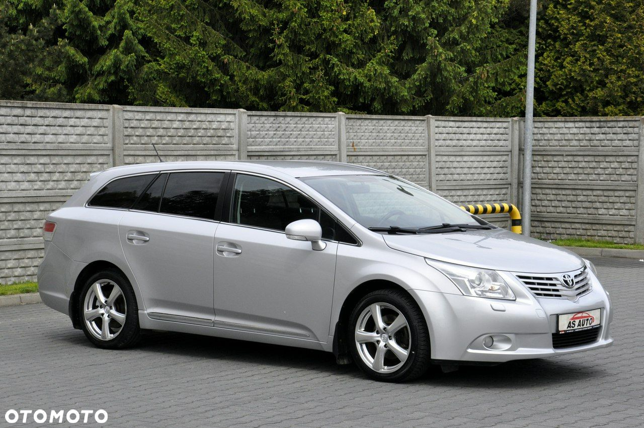 Toyota Avensis Combi 1.6 Sol - 24