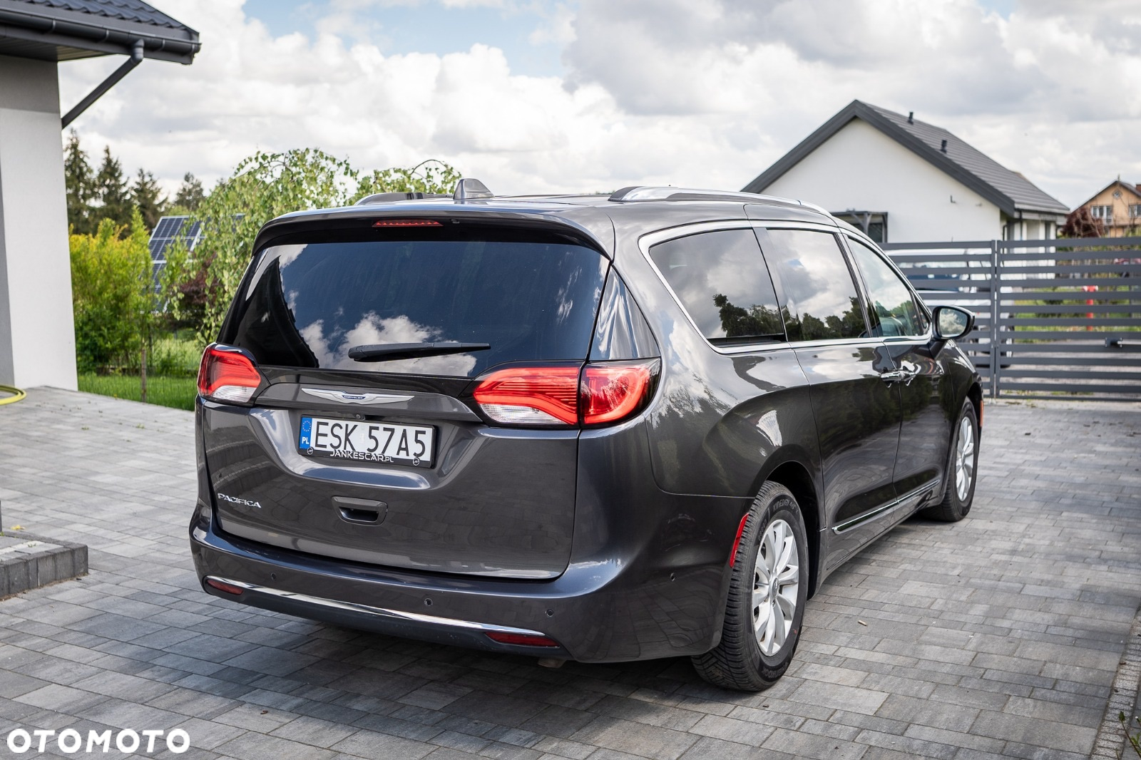 Chrysler Pacifica - 6