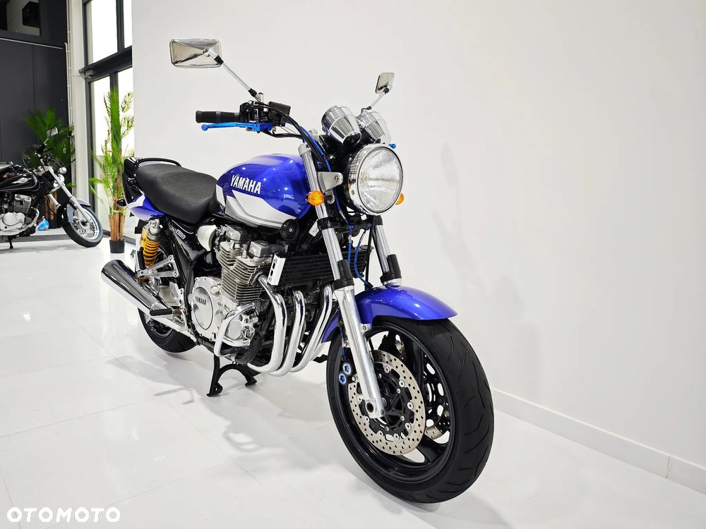 Yamaha XJR - 8