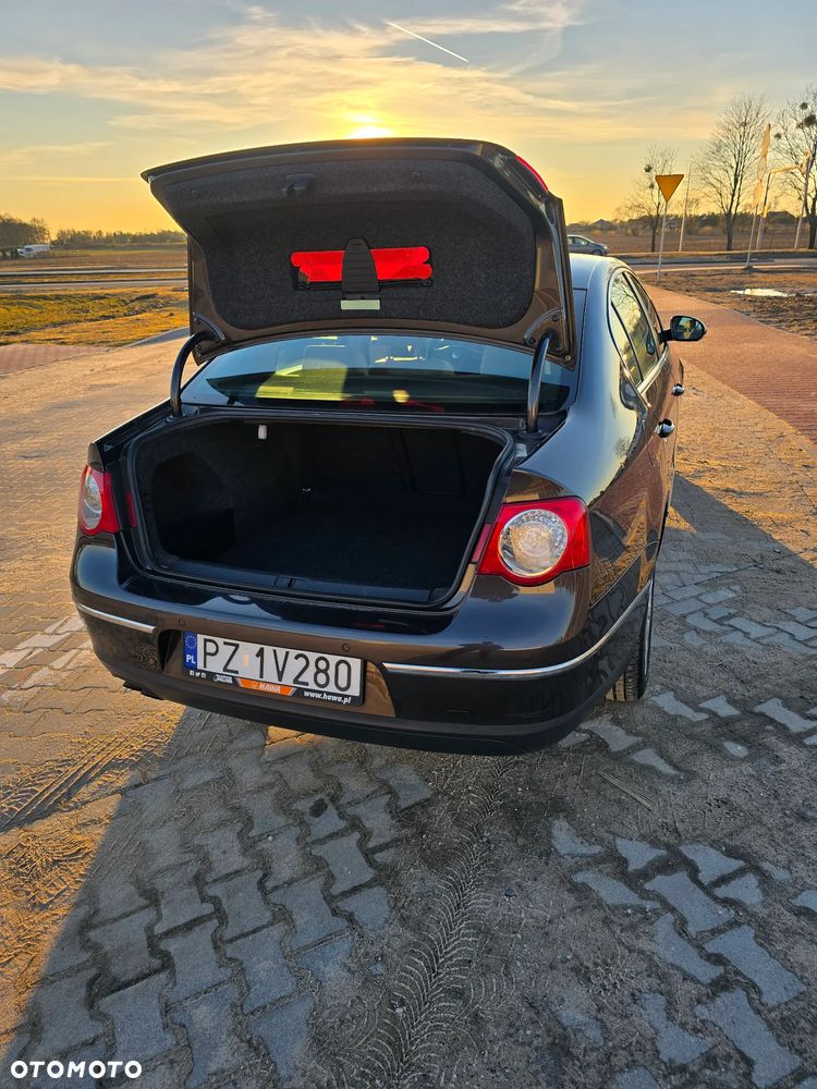 Volkswagen Passat 2.0 TDI DSG Highline - 5