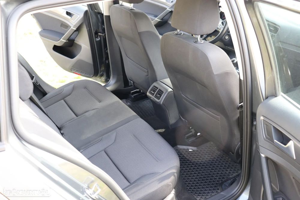 VW Golf Variant 1.6 TDi Confortline - 15