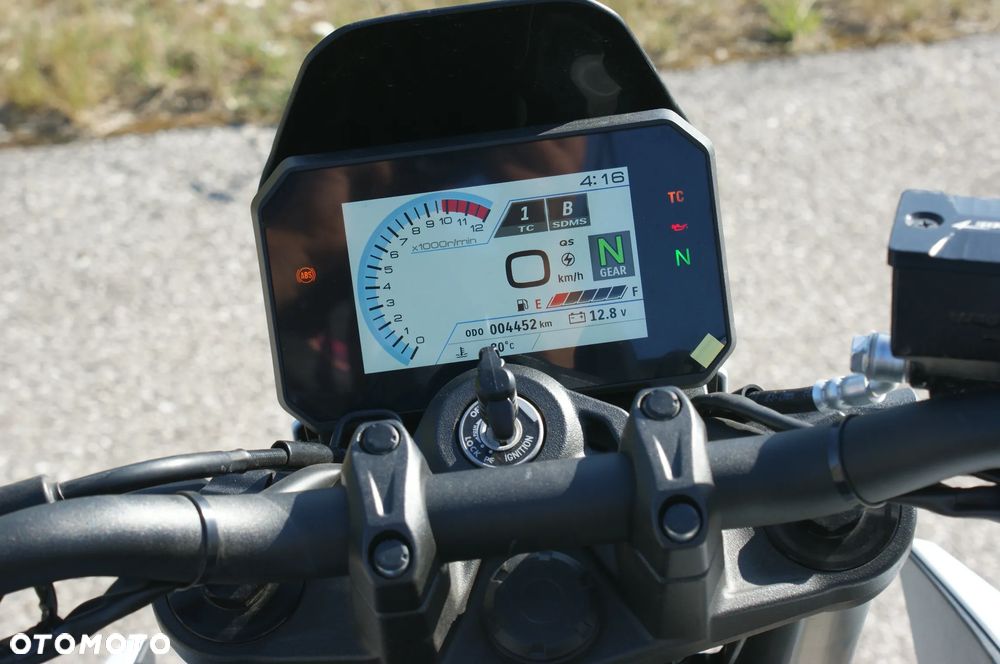Suzuki GSX - 16