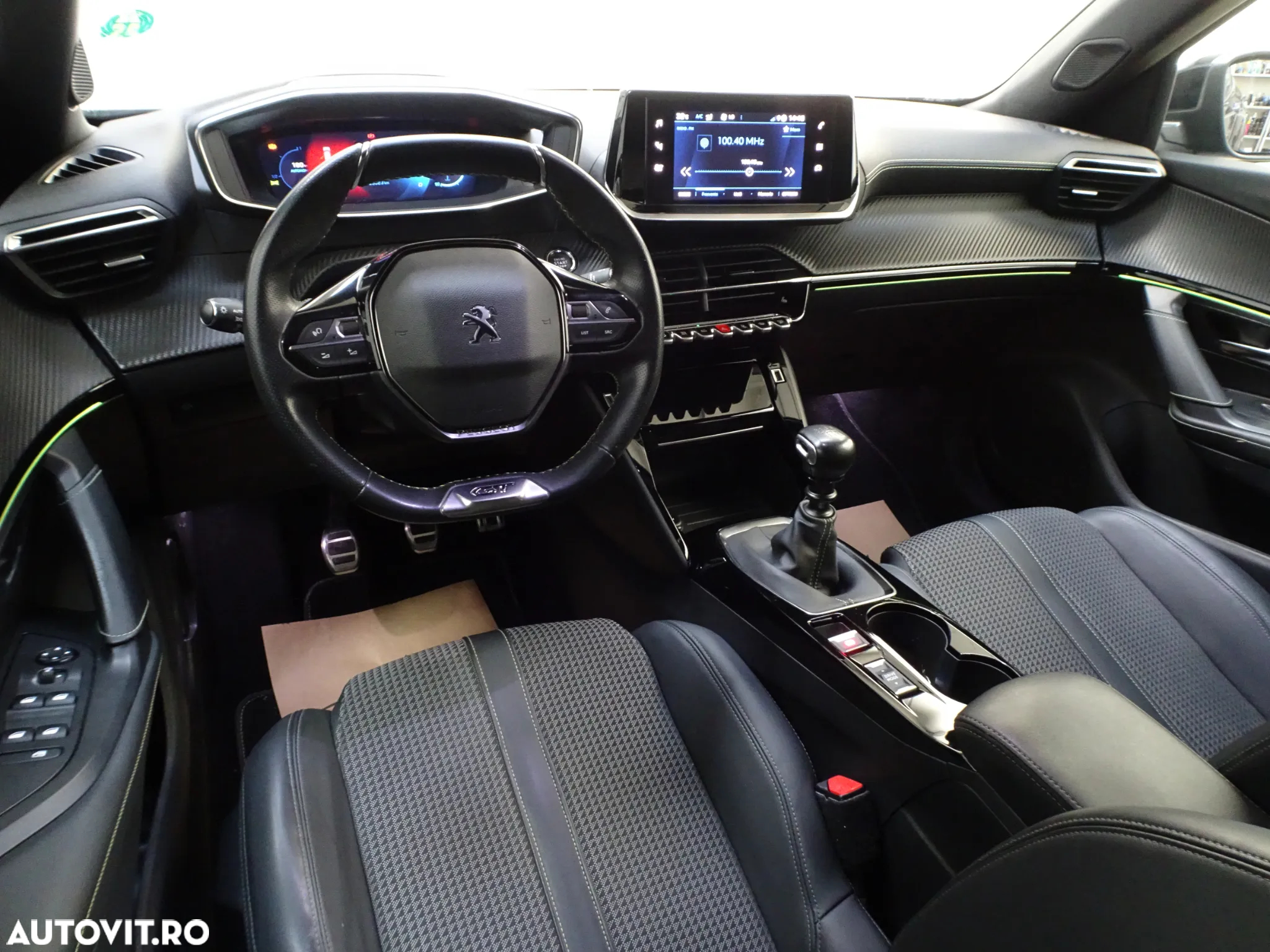 Peugeot 2008 1.2 PureTech Turbo S&S GT-Line - 10