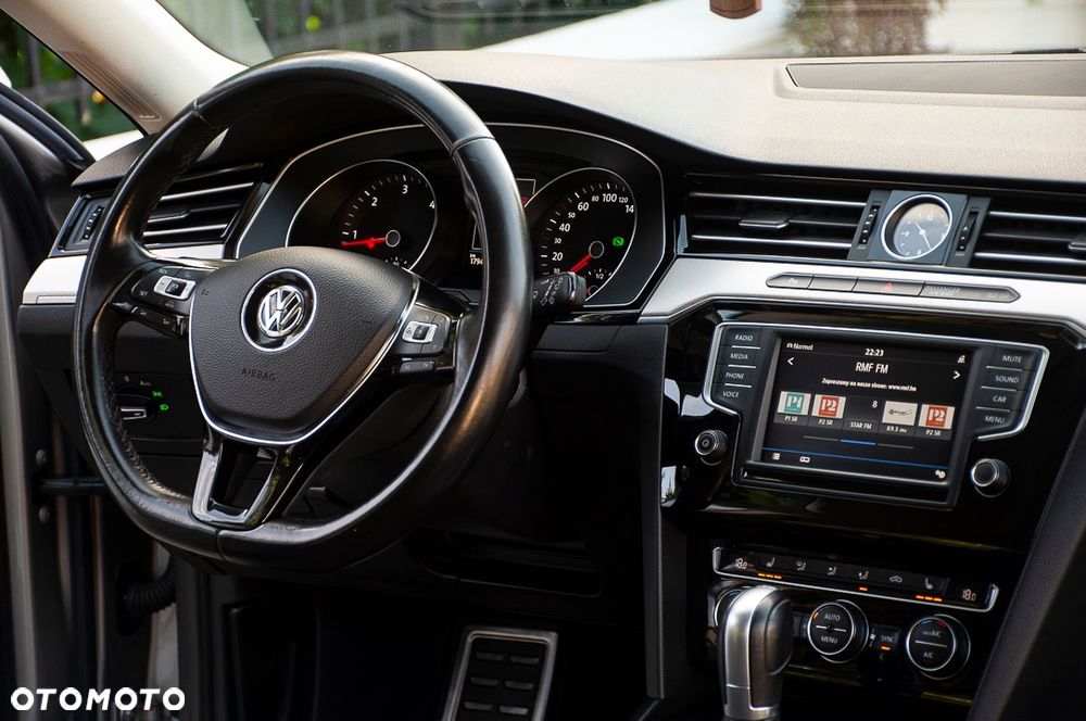 Volkswagen Passat 2.0 TDI SCR 4Mot DSG Highline - 25
