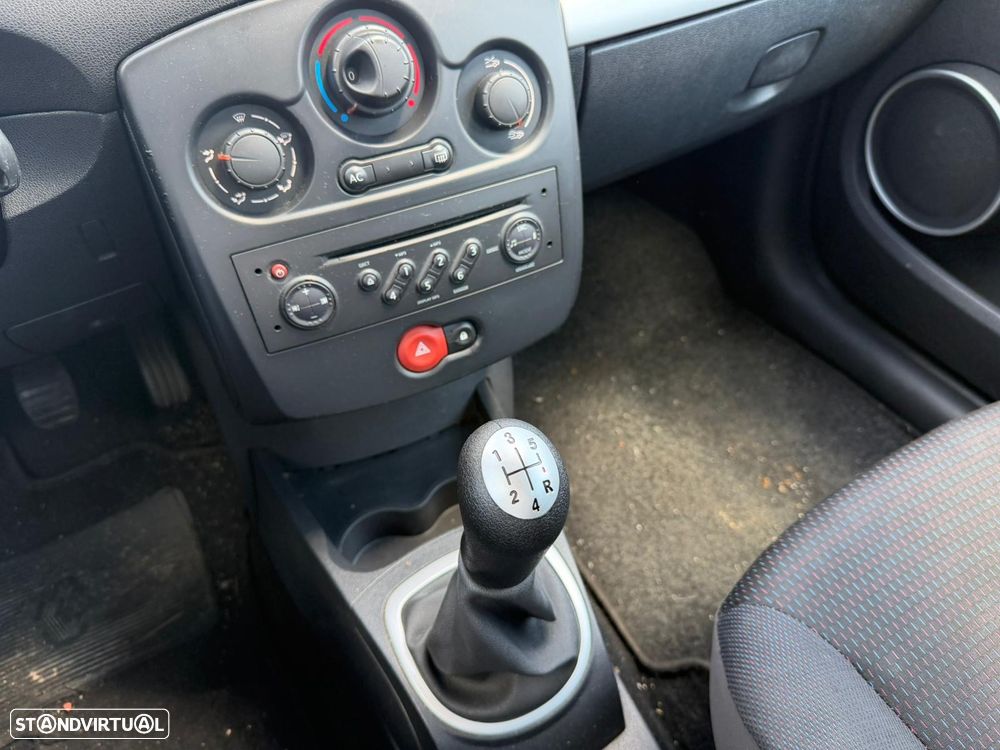 Renault Clio 1.2 16V Dynamique - 8