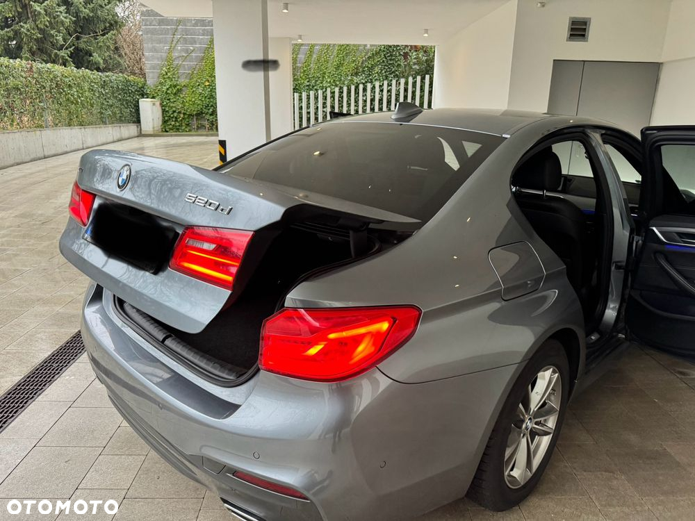 BMW Seria 5 520d xDrive - 18