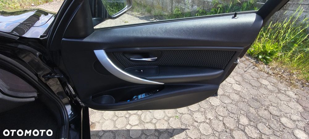 BMW Seria 3 318d DPF Edition Exclusive - 15