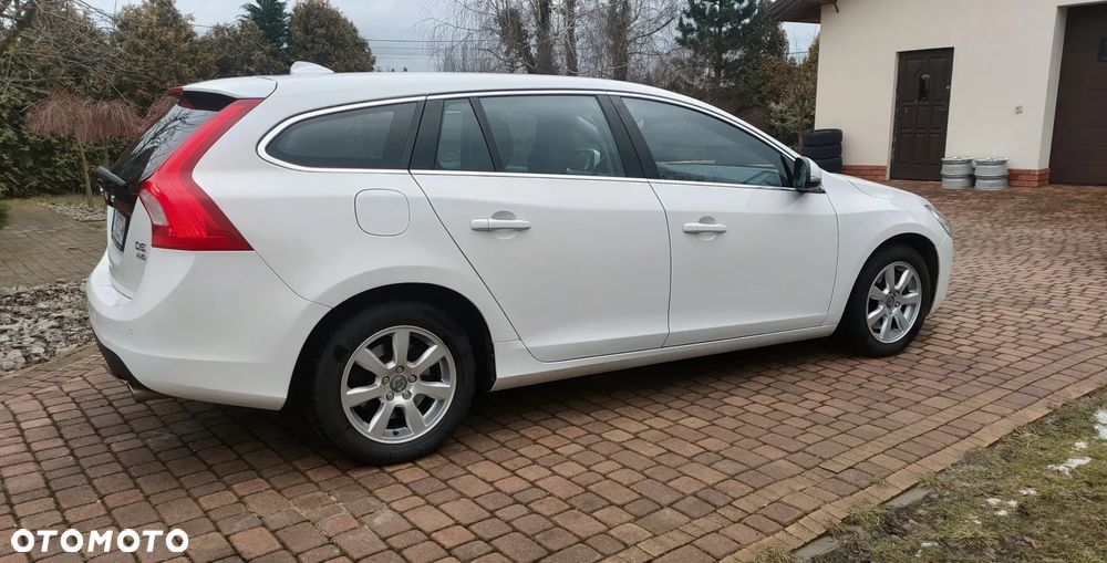 Volvo V60 D5 AWD Geartronic Momentum - 9