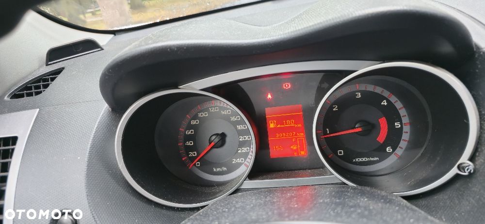 Mitsubishi Outlander - 6