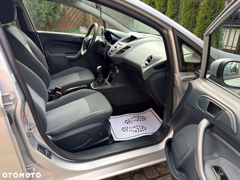 Ford Fiesta - 30
