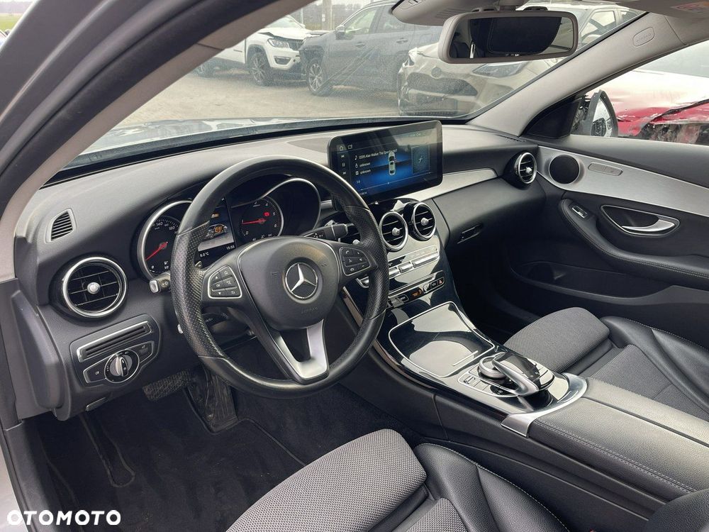 Mercedes-Benz Klasa C 220 d 4Matic 9G-TRONIC AMG Line - 9