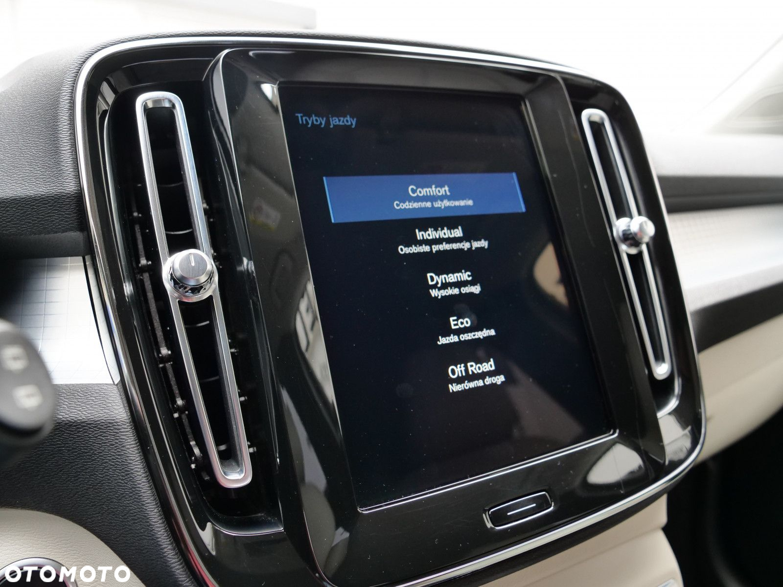 Volvo XC 40 - 25