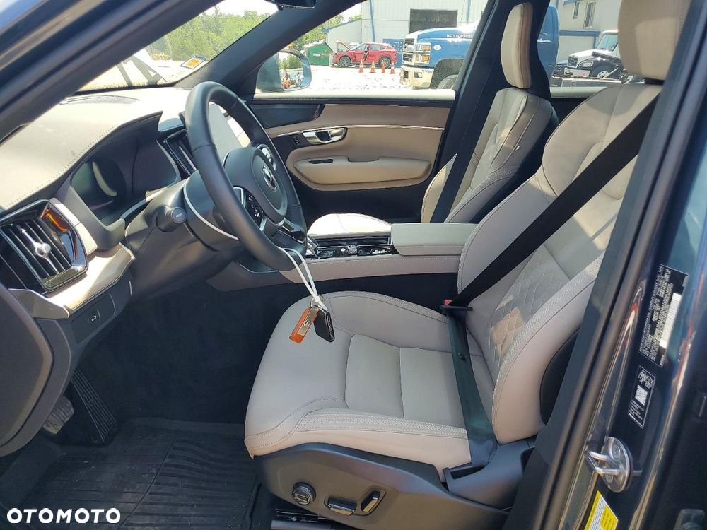Volvo XC 90 - 7