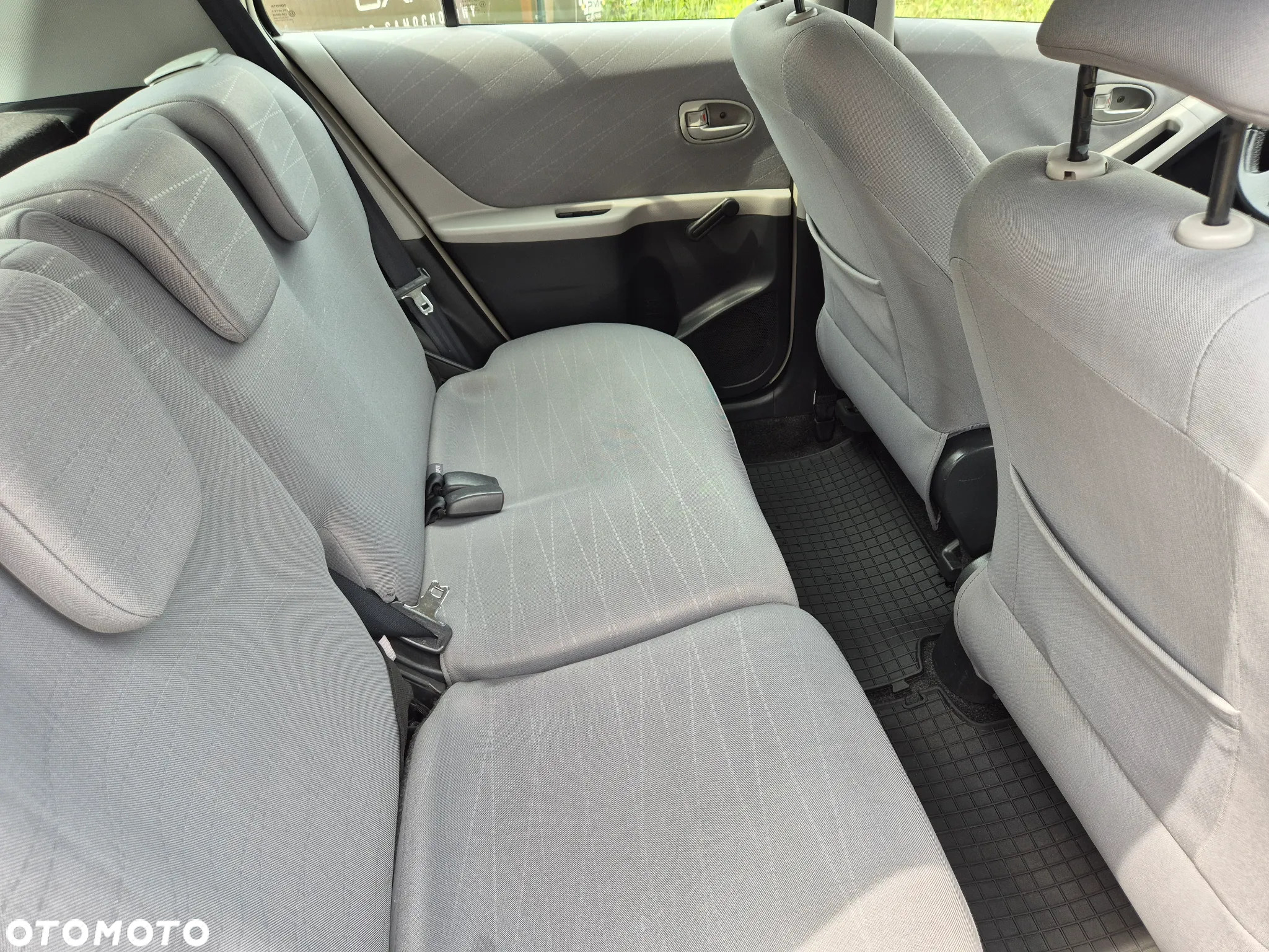 Toyota Yaris 1.3 Luna Premium - 19