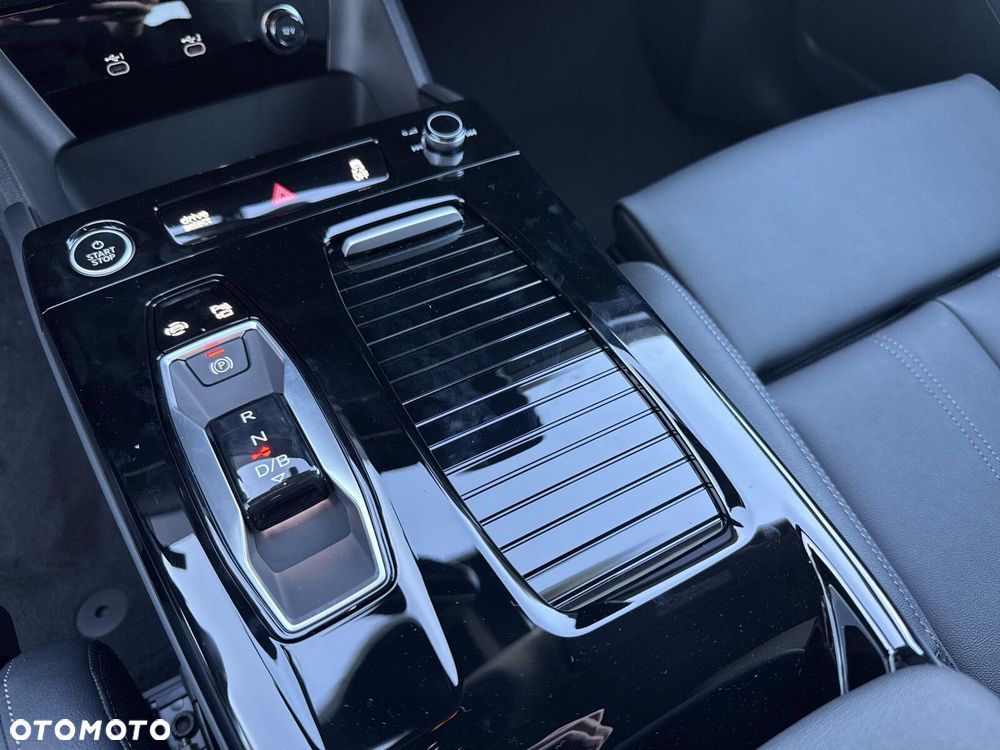 Audi Q6 e-tron - 28