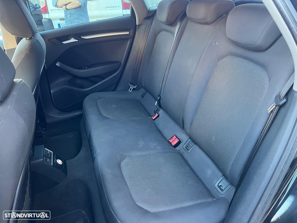 Audi A3 Sportback 1.6 TDI S tronic design - 22