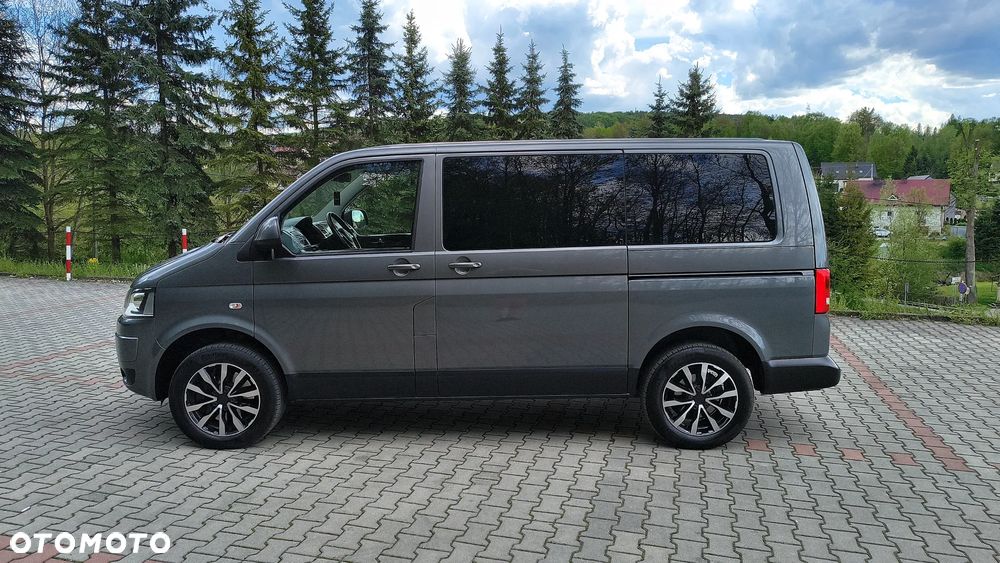 Volkswagen Caravelle - 2