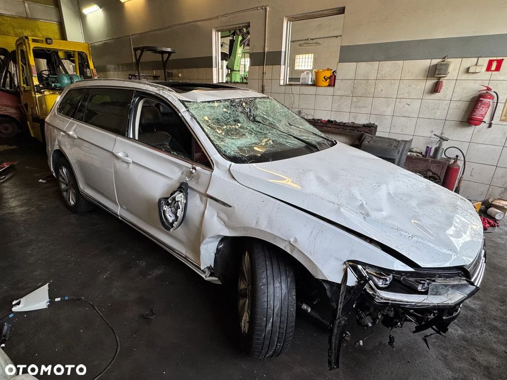 Volkswagen Passat - 2