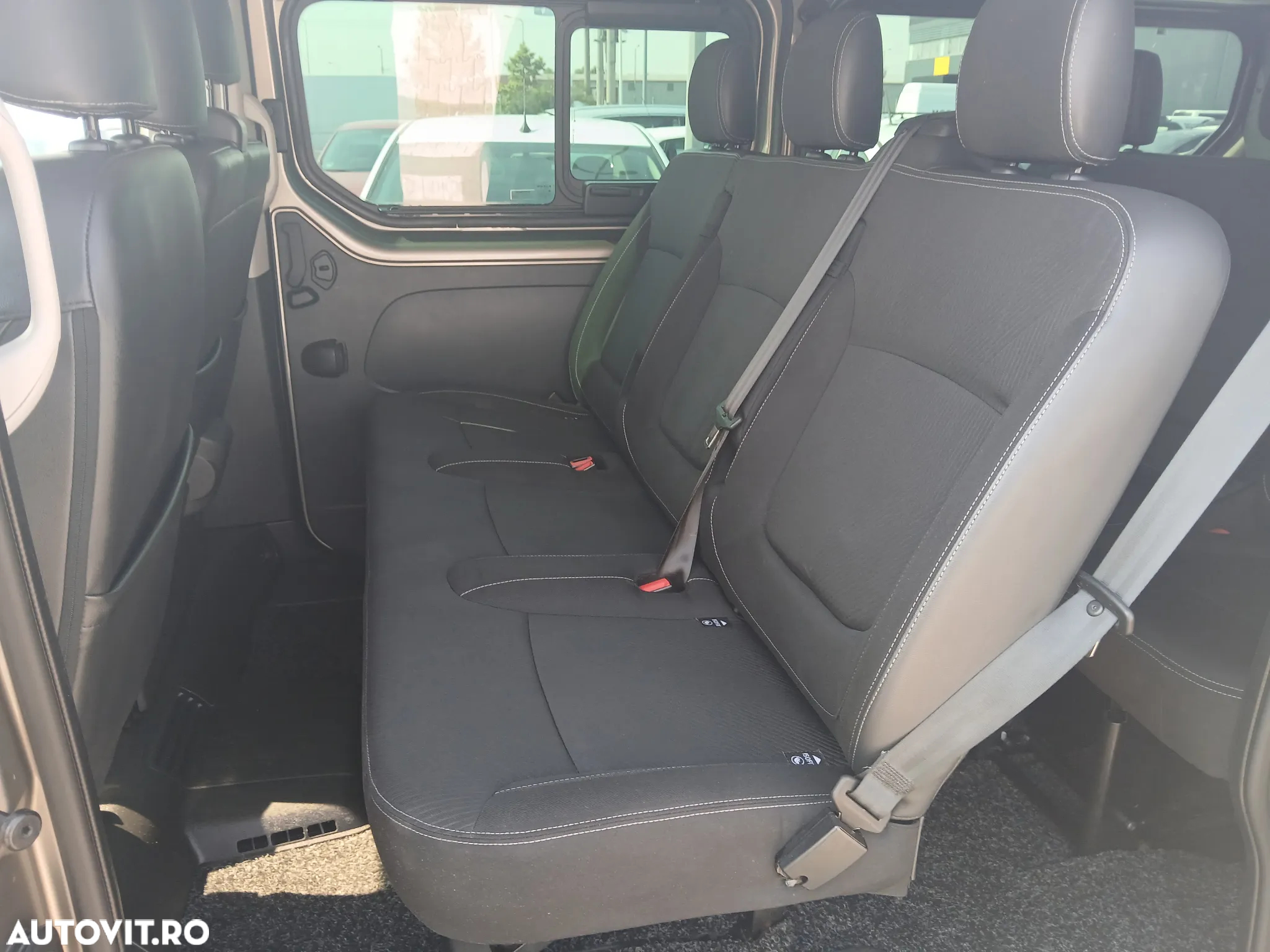 Renault Trafic Combi L2H1 1.6 dCi TT 145 7+1 Expression Plus - 11