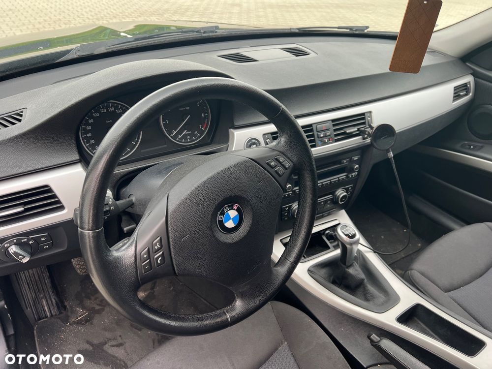BMW Seria 3 318i - 10