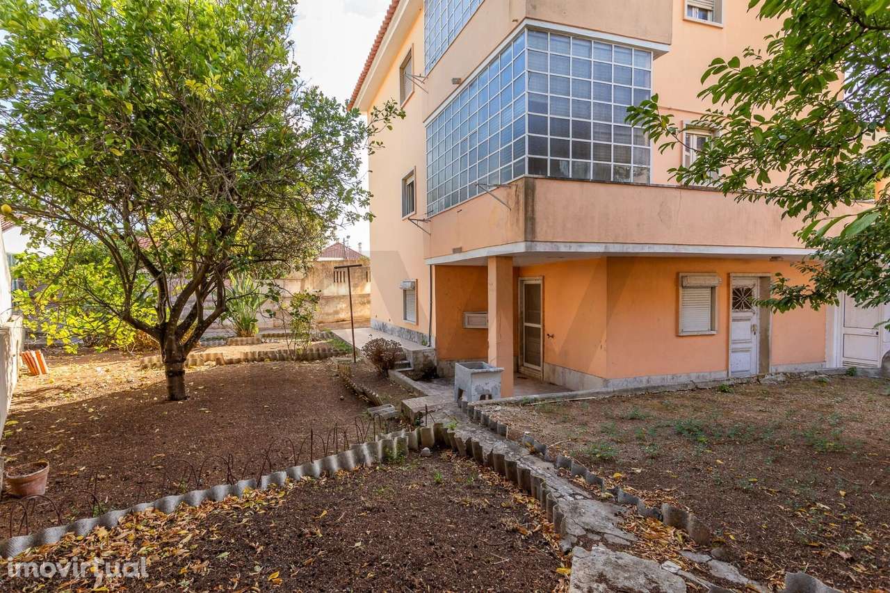 Moradia isolada para (sonhar e) remodelar | 300m2 área | Jardim à volt - Grande imagem: 3/48