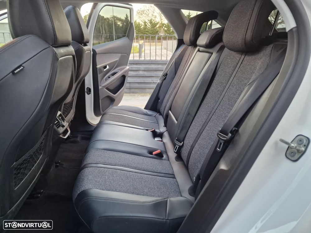 Peugeot 3008 PureTech 130 Stop & Start GPF Allure - 23