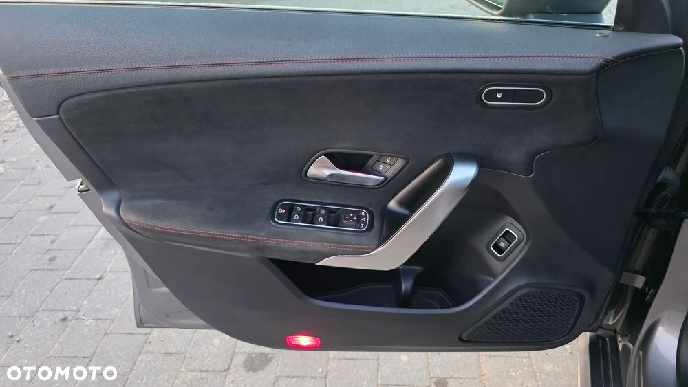 Mercedes-Benz CLA 180 7G-DCT AMG Line - 16