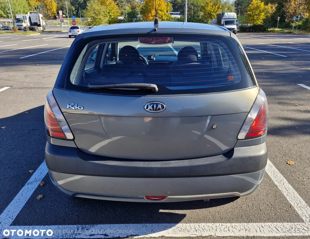 Kia Rio - 4