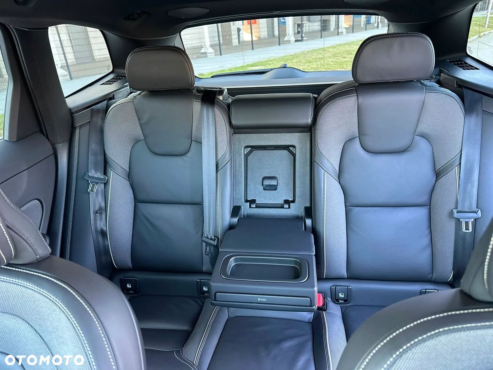 Volvo XC 60 B4 D AWD R-Design - 27