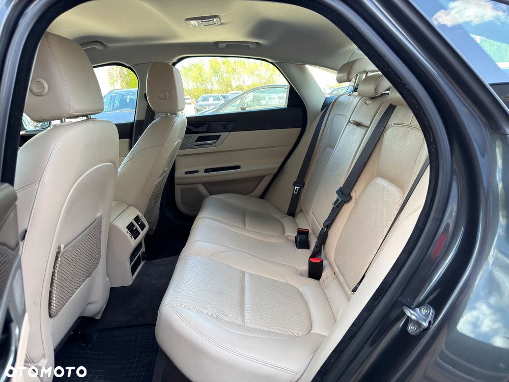 Jaguar XF E-Performance Prestige - 28