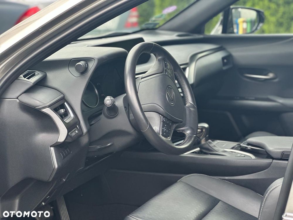 Lexus UX 250h GPF F Impression 2WD - 8