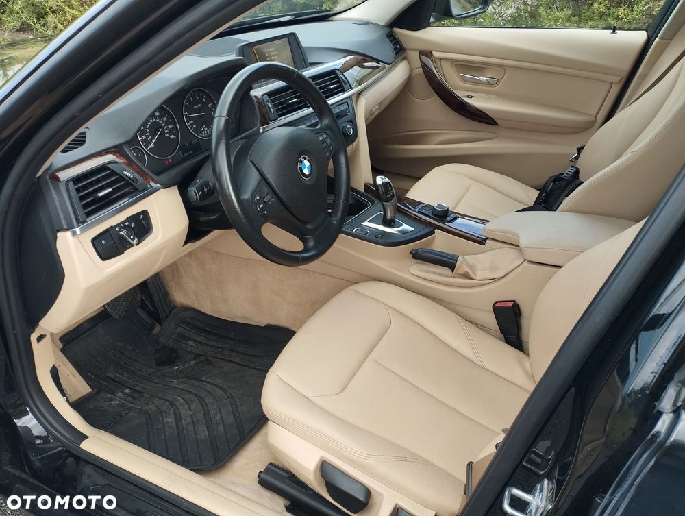 BMW Seria 3 320i - 16