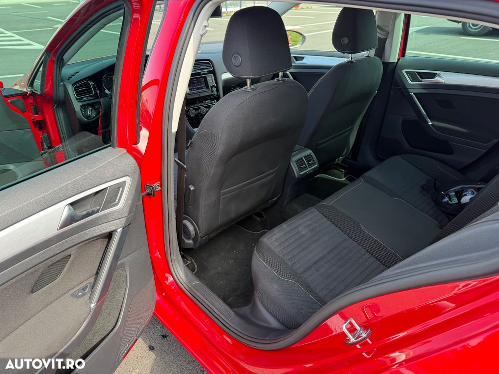 Volkswagen Golf - 10