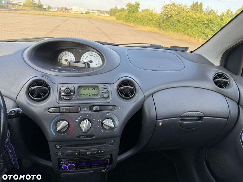 Toyota Yaris - 20